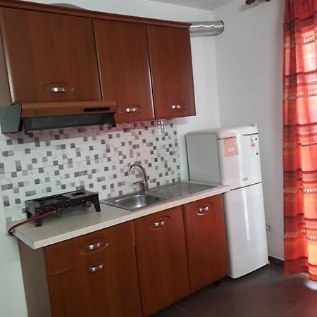 Rooms And Apartments Analipsi Shengjin Exterior photo